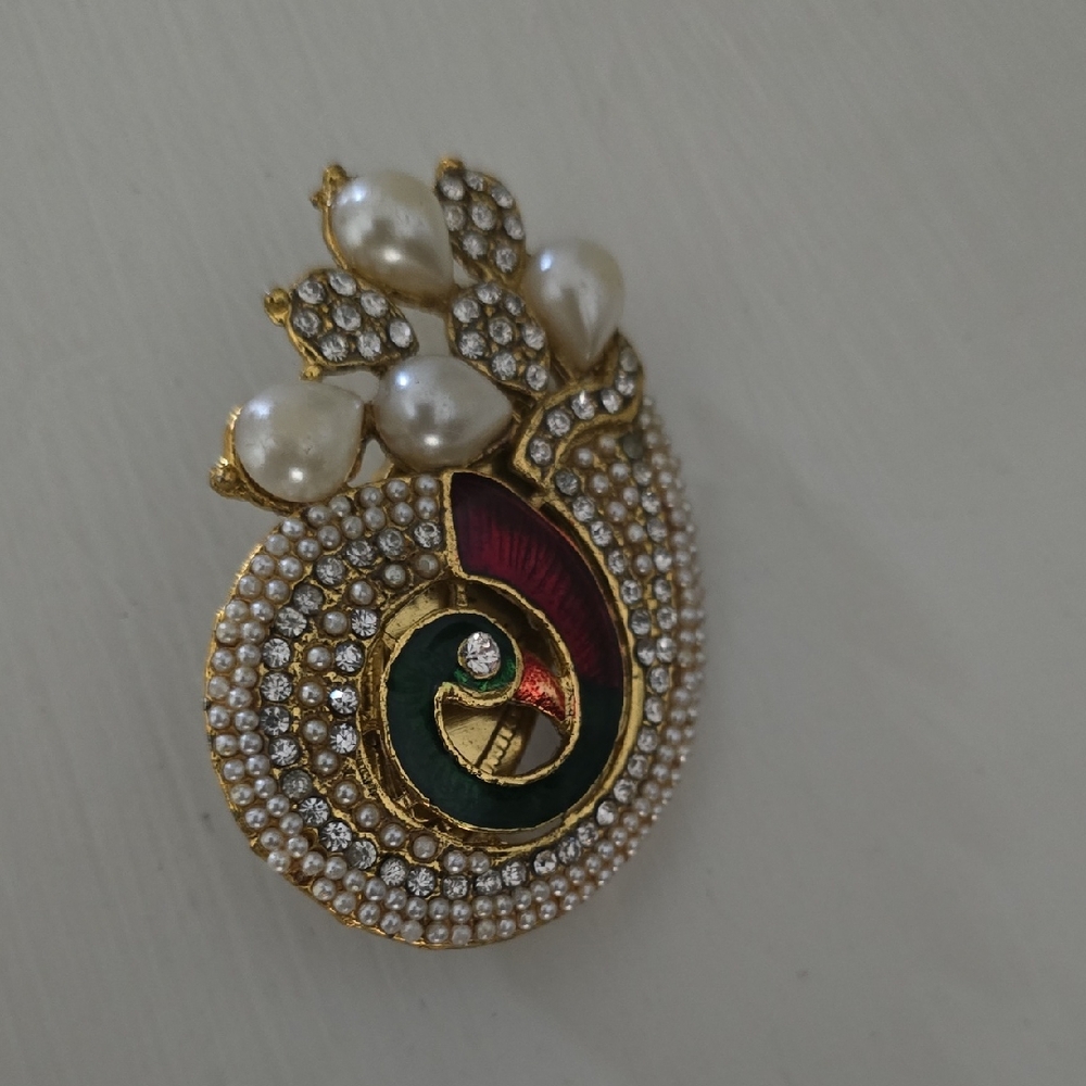 Vintage Elegant Gold and Green Peacock Brooch with Pearls